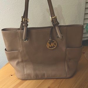 Michael Kors Jet Set Pebble Leather Tote ALMOST NEW!